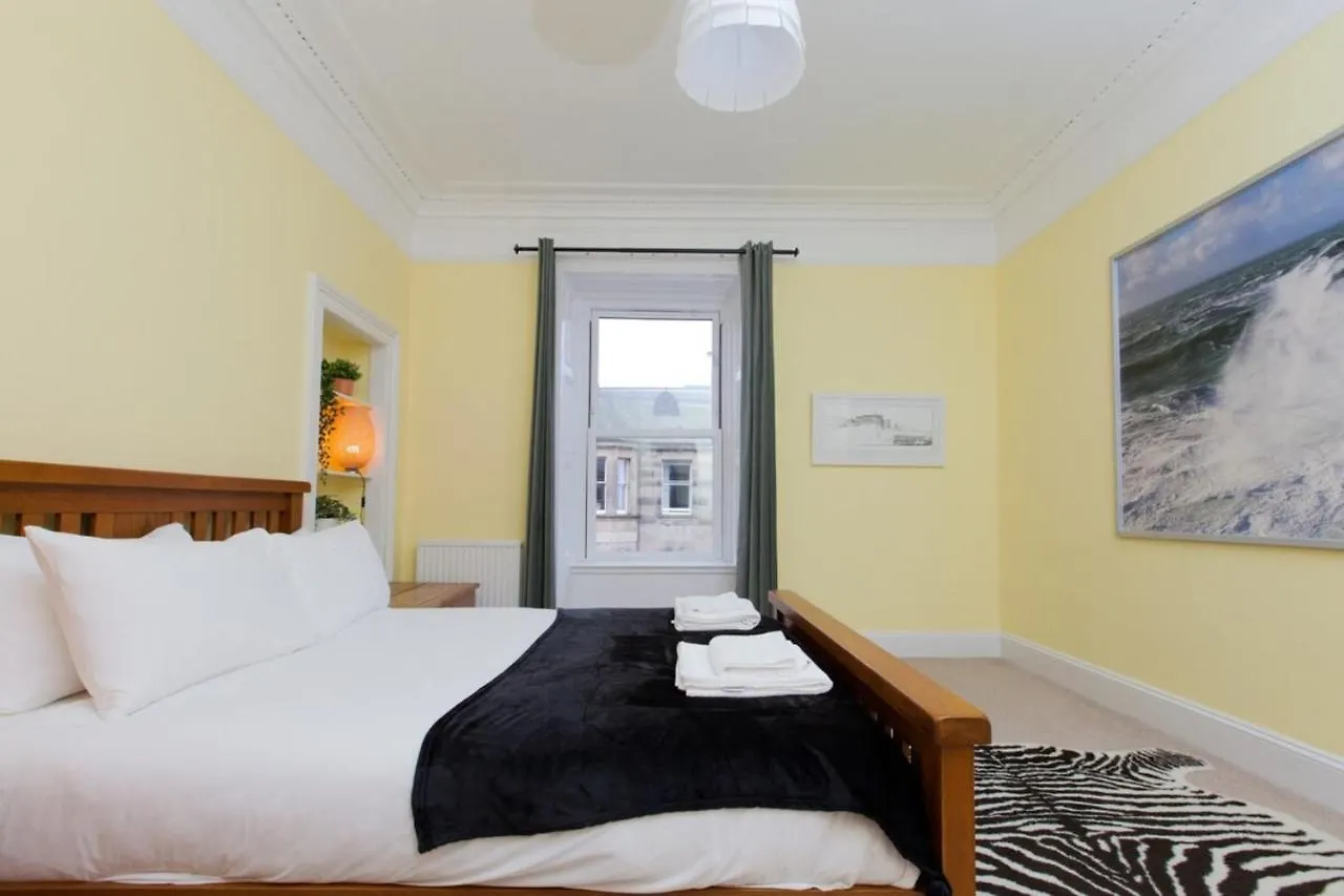 Elegant Traditional Edinburgh City Centre Flat Velká Británie