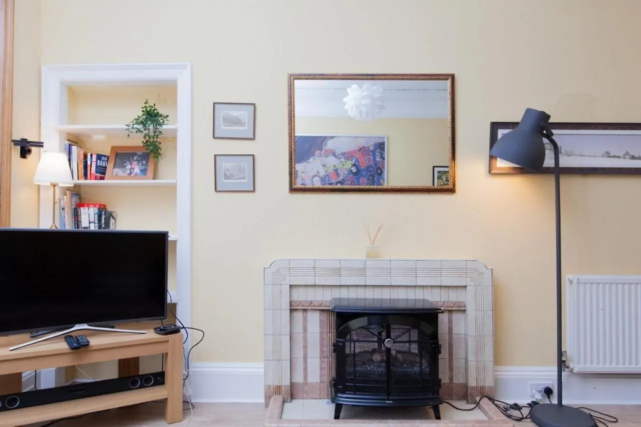 Elegant Traditional Edinburgh City Centre Flat Apartmán