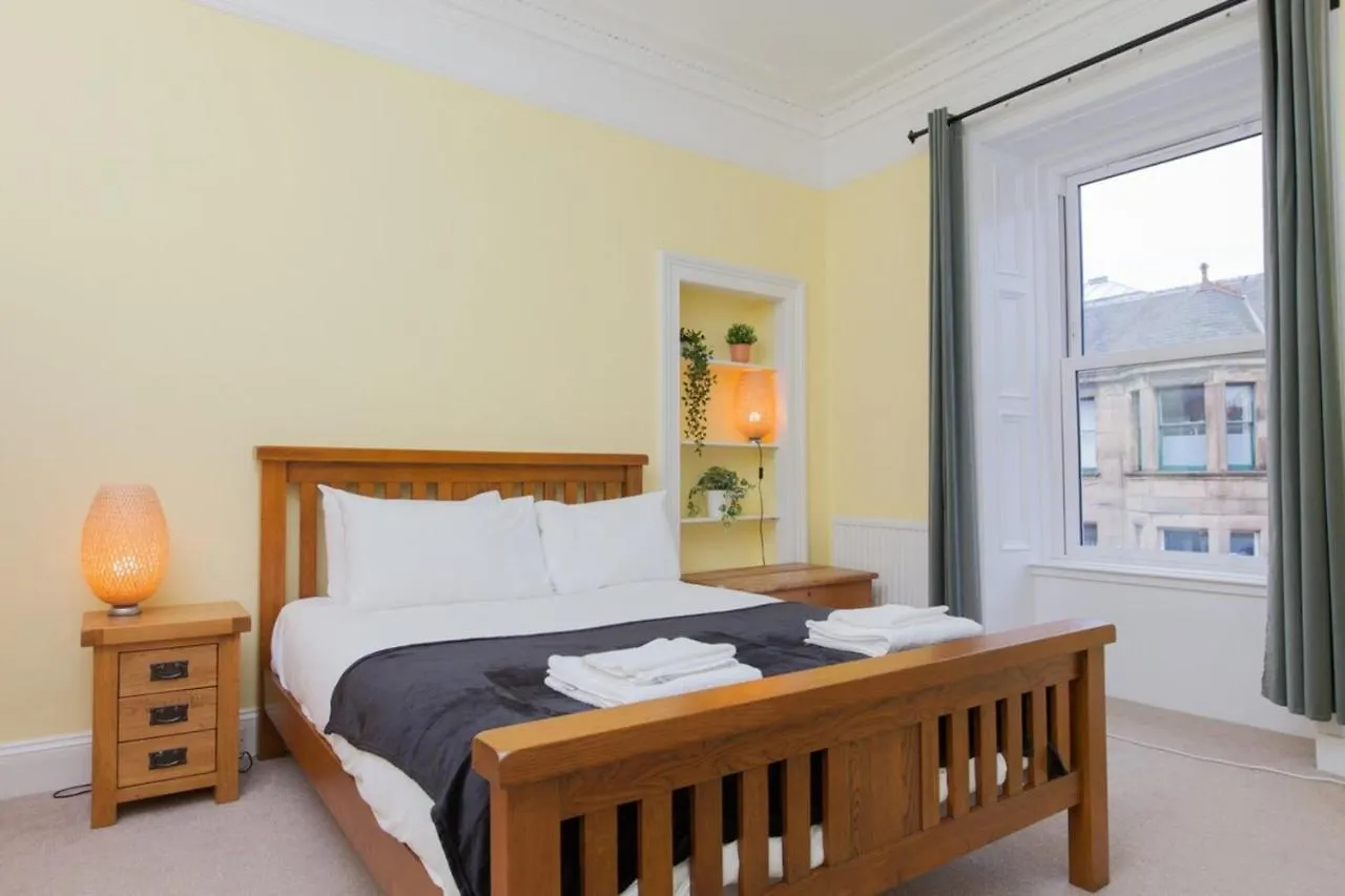 Elegant Traditional Edinburgh City Centre Flat 0*,