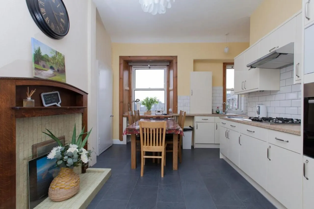 Elegant Traditional Edinburgh City Centre Flat